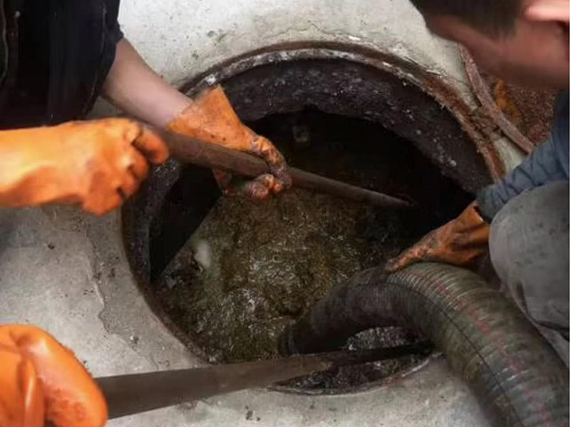 赫山清理化粪池时如何避免沼气的危害?